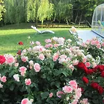 Maison Mama Neko Oda ve Kahvaltı Pontorson
